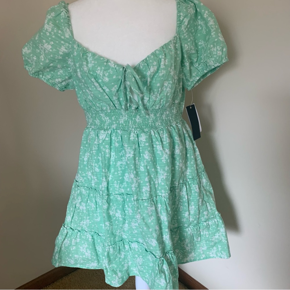 On or Off Shoulder Mini Dress Size 15 Juniors Green and White Floral